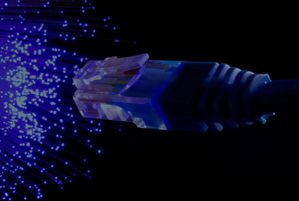 Conheça 5 vantagens da internet por fibra óptica